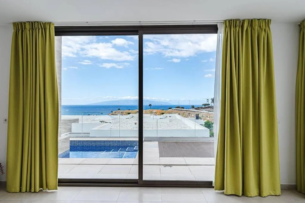 Villa Riviera De 4 Dormitorios Con Piscina. Costa Adeje  Spagna